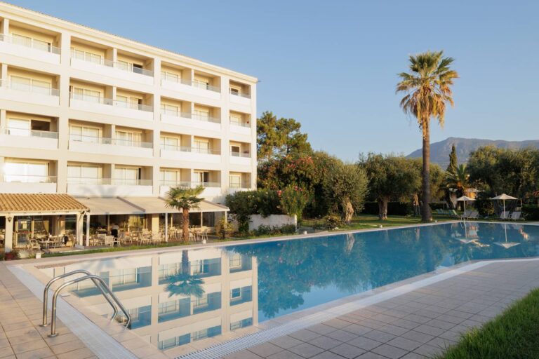 Elea Beach Hotel 4* – Dassia, Graikija