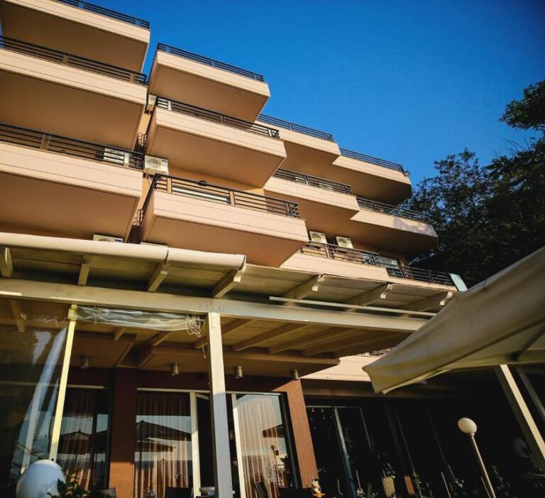 Ambassador Hotel 3* – Vlore, Albanija