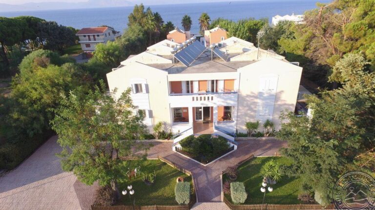 AITHRIO HOTEL 2* – Peloponesas, Graikija