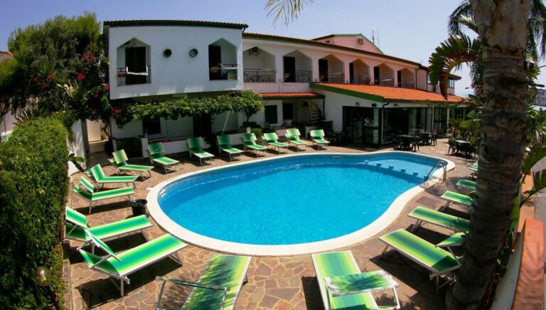 Marinella 3* – Capo Vaticano, Italija