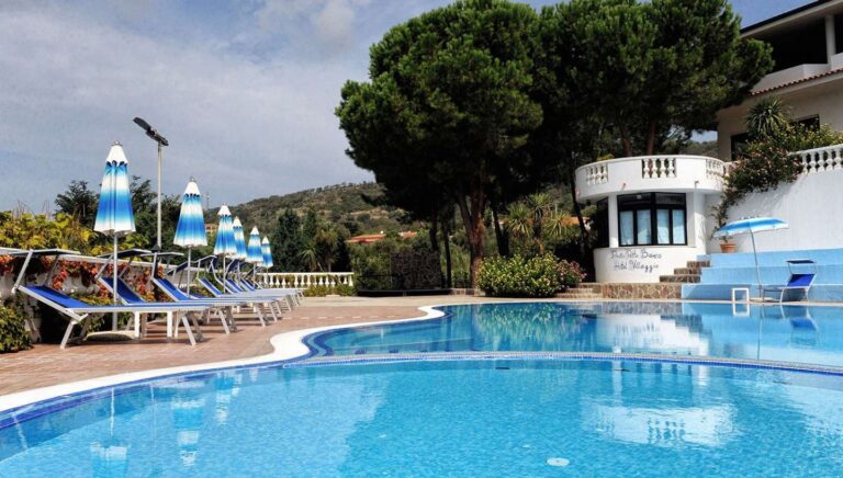 Villaggio Pineta Petto Bianco 4* – Capo Vaticano, Italija