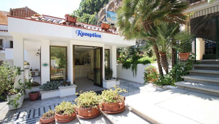 Le Roccette Mare 3* – Tropea, Italija